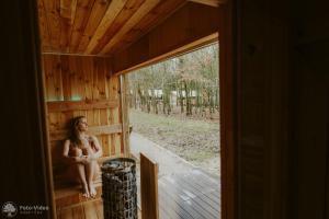 Glamping Mazury - Przystań Jeziorany的阳台或露台