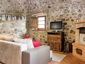 Televízia a/alebo spoločenská miestnosť v ubytovaní Holiday Home Al Vento by Interhome