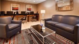 a living room with two couches and a desk at Days Inn by Wyndham Englewood Dayton Airport in Dayton +24 photos