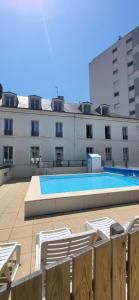 a swimming pool on the roof of a building at Remblai des Sables d'Olonne - 2 chambres - parking et piscine in Les Sables-d'Olonne