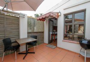 Un patio o zona al aire libre en Bayete Self Catering