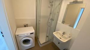 Kúpeľňa v ubytovaní 1 room Apartment with terrace, Slnečnice + 7 fotografií