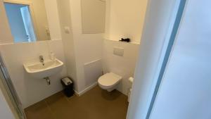 Kúpeľňa v ubytovaní 1 room Apartment with terrace, Slnečnice