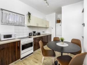 Dapur atau dapur kecil di Apartment Lisa by Interhome