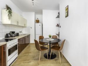 Dapur atau dapur kecil di Apartment Lisa by Interhome