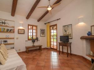 TV a/nebo společenská místnost v ubytování Holiday Home Bolina by Interhome