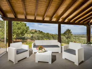 Posedenie v ubytovaní Villa Mari e Monti by Interhome