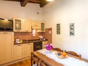 Η κουζίνα ή μικρή κουζίνα στο Holiday Home Casa Graziani-8 by Interhome +14 φωτογραφίες