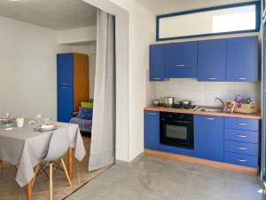 Kuchyňa alebo kuchynka v ubytovaní Apartment Sole by Interhome
