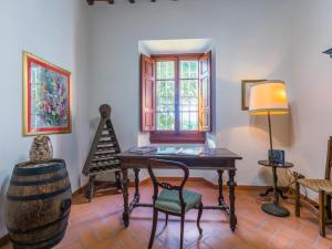 O zonă de relaxare la Holiday Home Villa il Giglio by Interhome