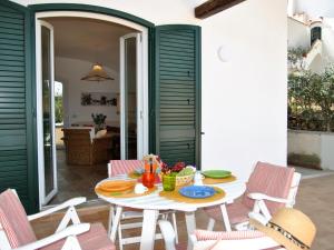 Patio nebo venkovní prostory v ubytování Villa Corbezzolo by Interhome