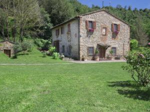 A garden outside Holiday Home Casale Del Re by Interhome Még 20 kép
