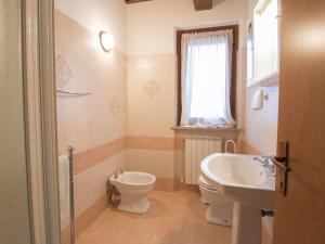 Ένα μπάνιο στο Holiday Home Villastrada by Interhome