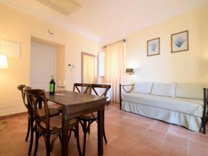 Posedenie v ubytovaní Apartment Lanterne Magiche-1 by Interhome