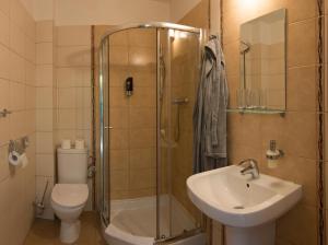 A bathroom at chatyliptov v srdci LIPTOVA