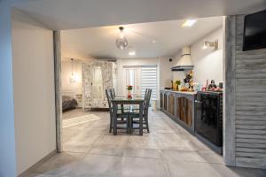 Kuchyň nebo kuchyňský kout v ubytování VILLA Pomorska