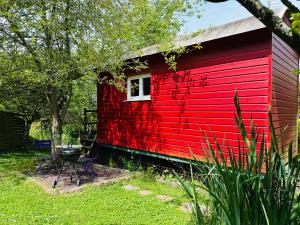 Taman di luar Roulotte la belle étoile