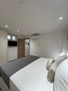Letto o letti in una camera di "Calm Joy & J" - Lithops