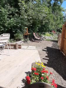 Petit chalet neuf indépendant 2 pers "La cabane de Jean "外面的花园