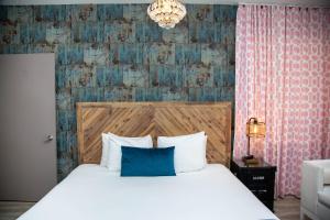 Postel nebo postele na pokoji v ubytování Whitelaw Hotel