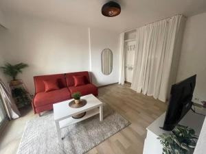 TV a/nebo společenská místnost v ubytování Joli Studio au centre de Juan les Pins