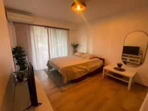 Postel nebo postele na pokoji v ubytování Joli Studio au centre de Juan les Pins
