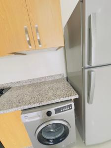 Η κουζίνα ή μικρή κουζίνα στο Marina golf 1 chambre vue piscine et partie mer