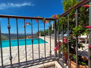 Bazén v ubytování Villa Casa Belvedere near Dubrovnik nebo v jeho okolí