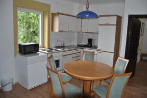 Kuchyň nebo kuchyňský kout v ubytování Ferienwohnung Rosenbach OG