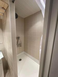 a bathroom with a shower and a sink at Appartement au pied des pistes in Le Corbier