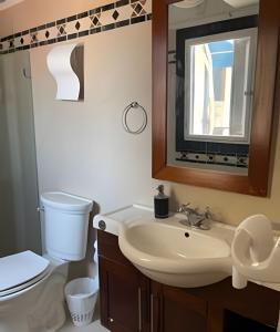 a bathroom with a sink and a toilet and a mirror at 704 Puesta de sol apto en Cartagena in Cartagena de Indias