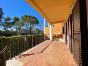 a balcony of a house with a fence at Casa Vacanze presso villaggio Riva Azzurra Policoro MT int G3 in Policoro