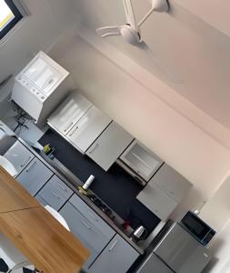 an overhead view of a kitchen with white appliances at 704 Puesta de sol apto en Cartagena in Cartagena de Indias
