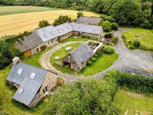 an aerial view of a house with a barn at la Métairie du Grand Ker in Plougasnou