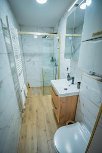 Vannituba majutusasutuses Apartman PE-OS, self check-in