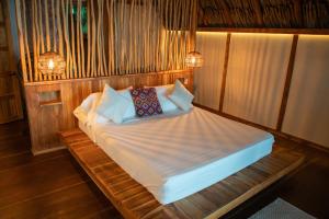 a bed in a room with two pillows on it at Gaelia in Santa Marta