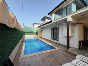 Bazén v ubytování Villa Mjora nebo v jeho okolí