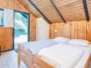 Postel nebo postele na pokoji v ubytování 6 person holiday home in Ansager-By Traum