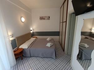 A bed or beds in a room at Hotel Le Terrazze