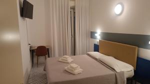 A bed or beds in a room at Hotel Le Terrazze