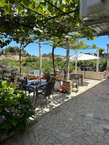Restaurace v ubytování Apartments by the sea Trpanj, Peljesac - 16004