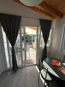 Posezení v ubytování Apartments by the sea Trpanj, Peljesac - 16004
