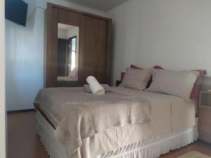 Katil atau katil-katil dalam bilik di Apartamento encantador com lareira