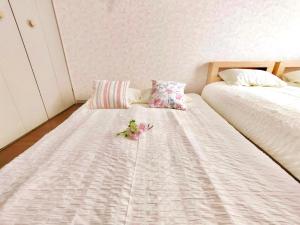 Tempat tidur dalam kamar di J5-東京中心 駒込駅4分近商业街 4mins to ST Max 4P 直达新宿 渋谷 表参道 池袋 上野 代代木 銀座 原宿