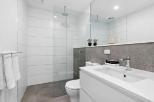Ένα μπάνιο στο Retreat on Bellerine I 2BR Apartment I Geelong CBD +9 φωτογραφίες
