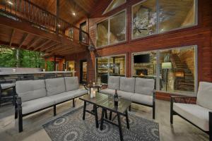 Posezení v ubytování Meadows Edge Cabin + 37 fotografií