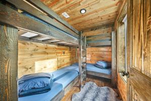 Postel nebo postele na pokoji v ubytování Meadows Edge Cabin