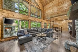 TV a/nebo společenská místnost v ubytování Meadows Edge Cabin