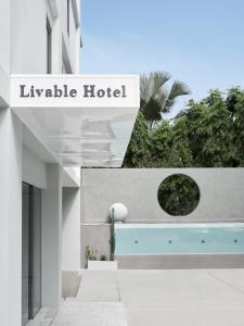 Πισίνα στο ή κοντά στο Livable Hotel Bangkok