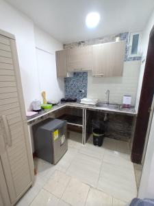 Η κουζίνα ή μικρή κουζίνα στο Habitación confortable y central a 100mts de la playa